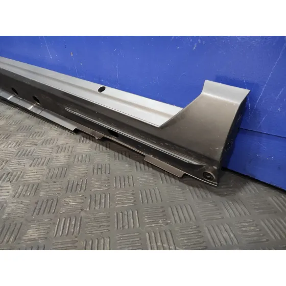Faldon Lateral para Toyota Yaris Cross