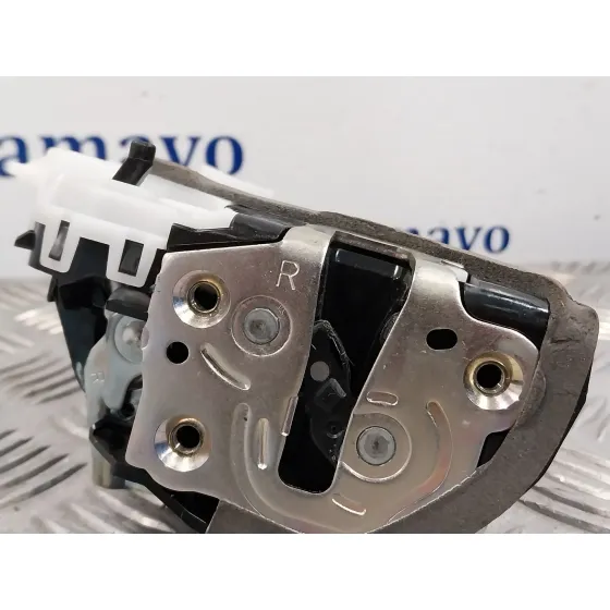 Cerradura Puerta Trasera Derecha para Toyota Yaris Cross