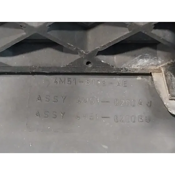 Rejilla Delantera para Ford Focus Berlina (Cap)
