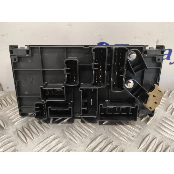 Caja Reles / Fusibles para Subaru Xv