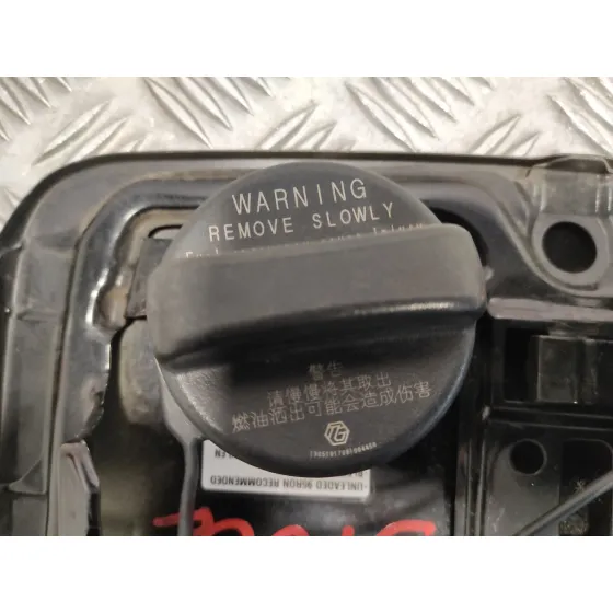Tapa Exterior Combustible para Subaru Xv