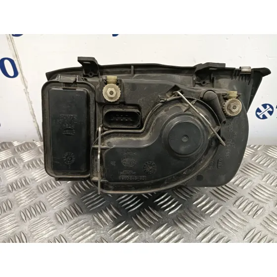 Faro Derecho para Volkswagen Bora Berlina (1J2)