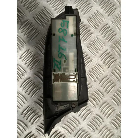 Mando Elevalunas Delantero Izquierdo para Nissan Almera (N16/E)