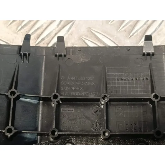 Moldura para Mercedes-Benz Vito Mixto (447)