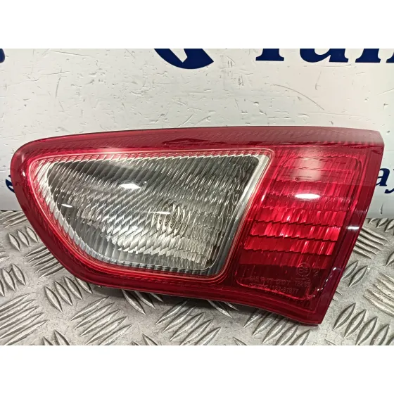 Piloto Trasero Derecho Interior para Mitsubishi Lancer Berlina (Cy0)