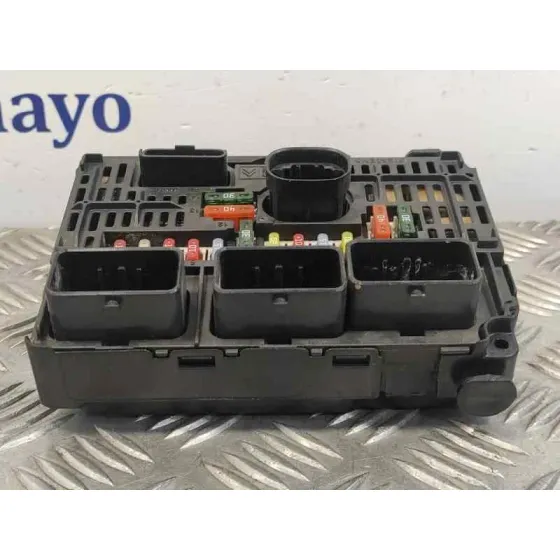 Caja Reles / Fusibles para Peugeot 407 Sw