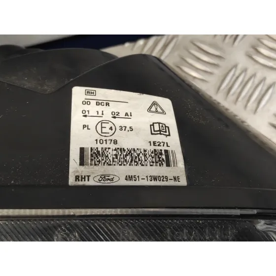 Faro Derecho para Ford Focus Berlina (Cap)