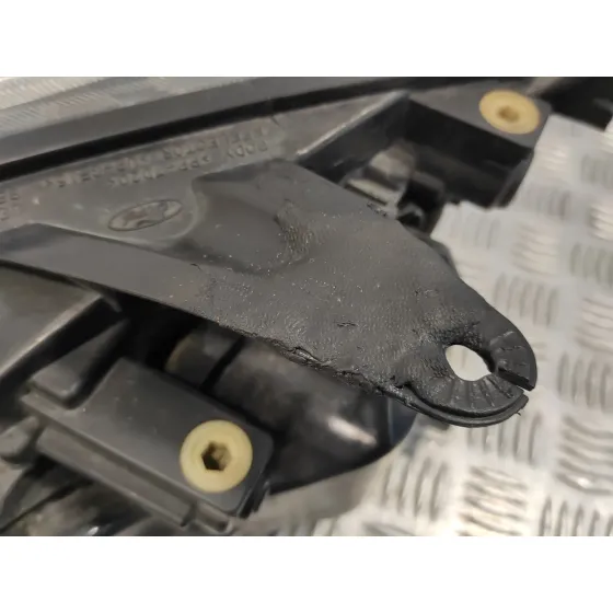 Faro Derecho para Ford Focus Berlina (Cap)