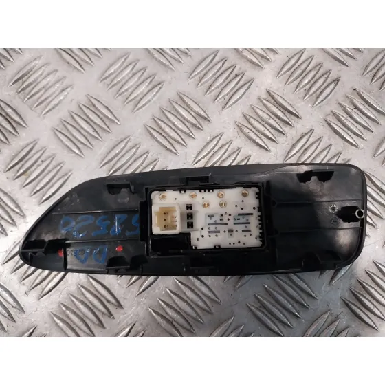 Mando Elevalunas Delantero Derecho para Toyota Auris De150A