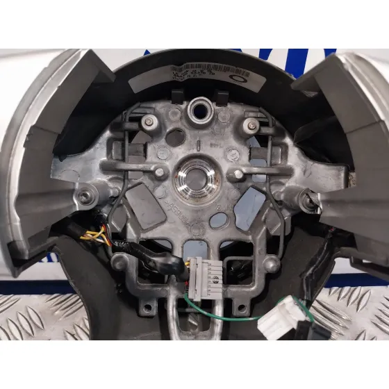 Volante para Nissan Pathfinder (R51)