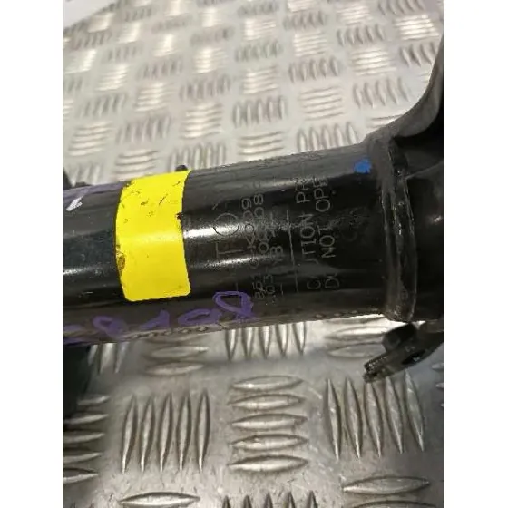 Amortiguador Delantero Derecho para Toyota Yaris (Xpa1F/Mxph11/Chxnbw)