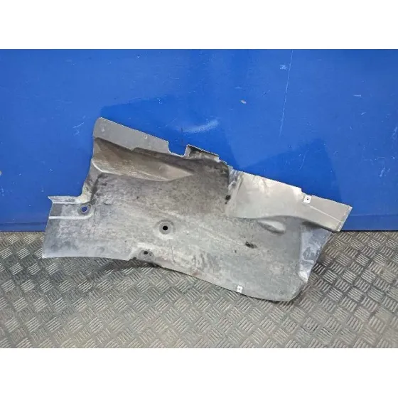 Plastico Paso Rueda Delantero Izquierdo para Nissan Interstar