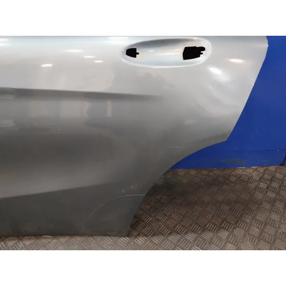 Puerta Trasera Izquierda para Mercedes-Benz Clase Gla (W156)