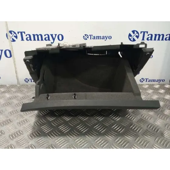 Guantera para Mercedes-Benz Clase Gla (W156)