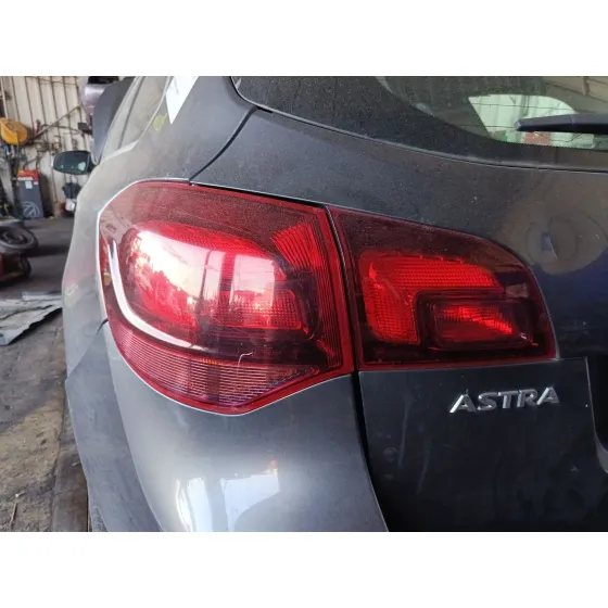 Piloto Trasero Izquierdo para Opel Astra J Sports Tourer (P10)