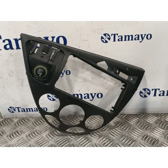 Moldura para Ford Focus I (Daw, Dbw)