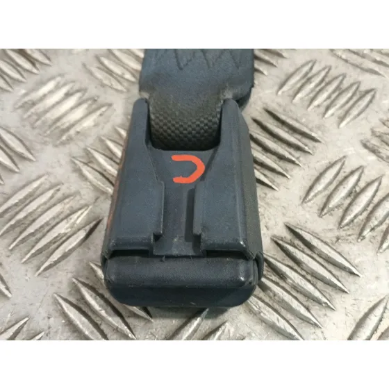 Anclaje Cinturon Trasero Central para Nissan Terrano (Wd21)