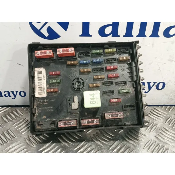 Caja Reles / Fusibles para Volkswagen Passat Variant (3C5)