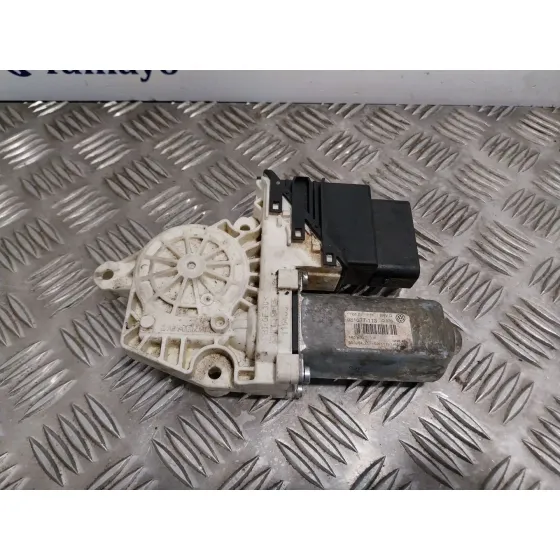 Motor Elevalunas Delantero Derecho para Volkswagen Passat Variant (3C5)