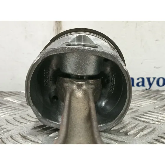 Biela para Volvo V40 Hatchback (525)