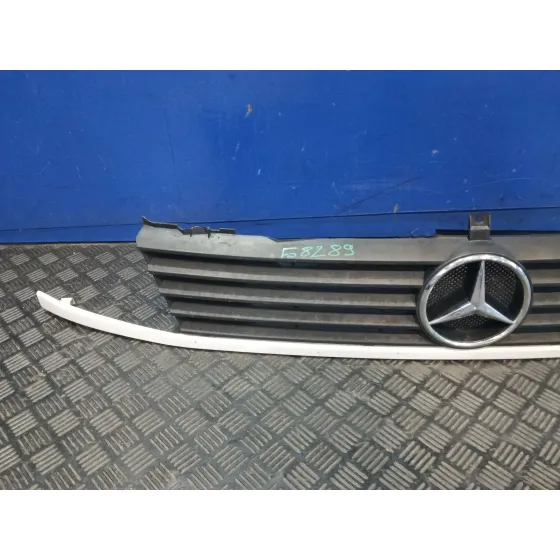 Rejilla Delantera para Mercedes-Benz Vito (W638) Caja Cerrada