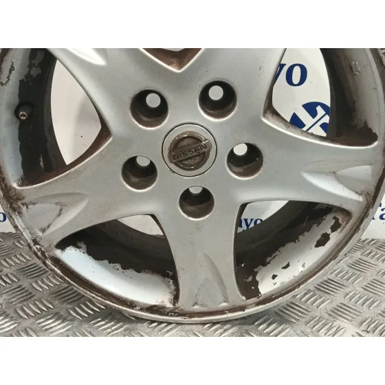 Llanta para Nissan Almera Tino (V10)