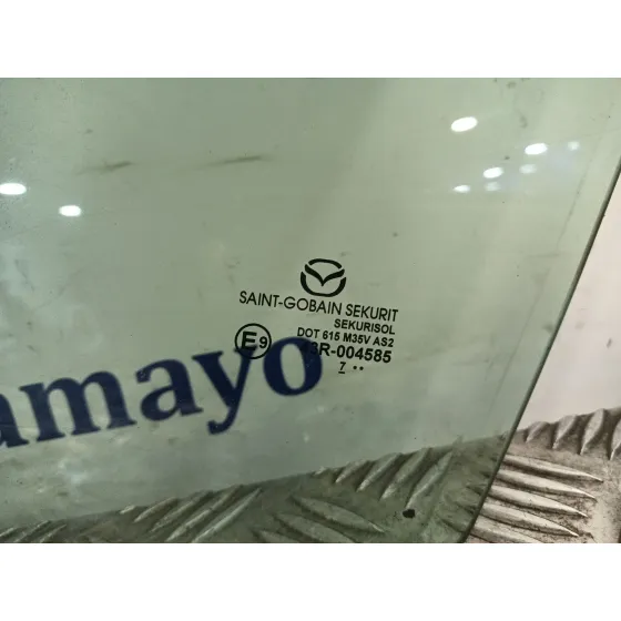 Luna Delantera Izquierda para Mazda 2 Lim. ()
