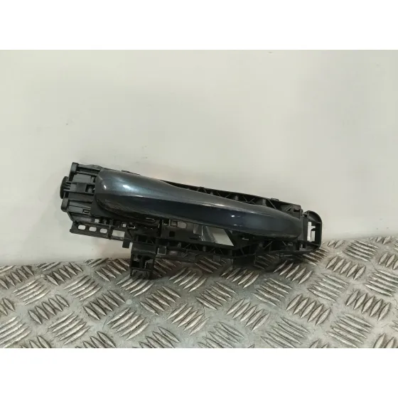 Maneta Exterior Delantera Derecha para Mercedes-Benz Clase C (W205)