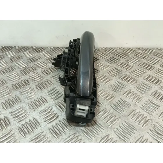 Maneta Exterior Delantera Derecha para Mercedes-Benz Clase C (W205)