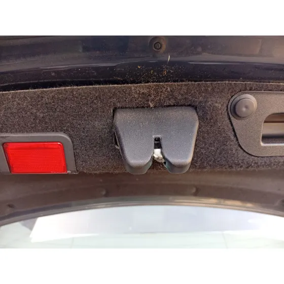 Cerradura Maletero / Porton para Mercedes-Benz Clase C (W205)