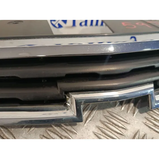 Rejilla Delantera para Chevrolet Cruze Hatchback (J305)