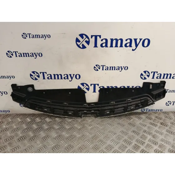 Rejilla Delantera para Chevrolet Cruze Hatchback (J305)