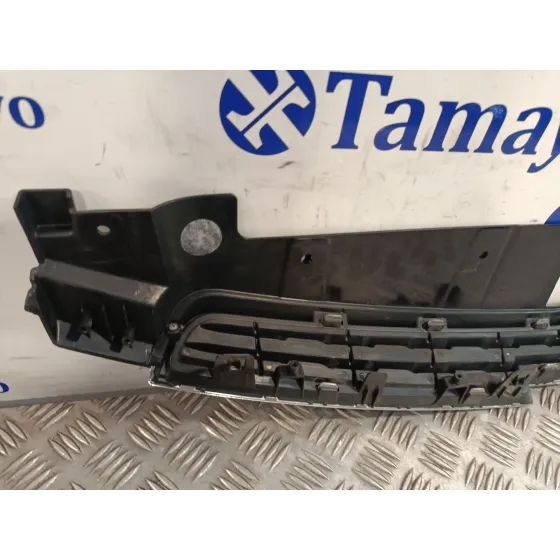 Rejilla Delantera para Chevrolet Cruze Hatchback (J305)