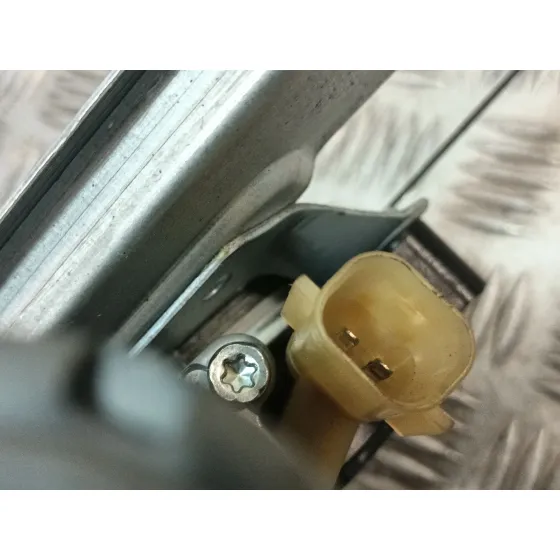 Elevalunas Trasero Derecho para Chevrolet Cruze Hatchback (J305)