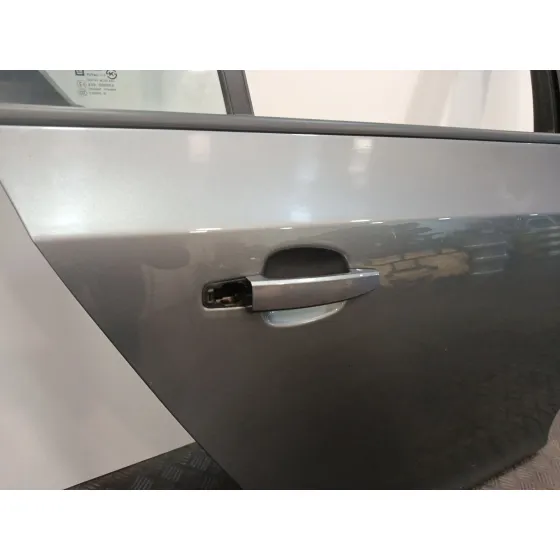 Puerta Trasera Derecha para Chevrolet Cruze Hatchback (J305)