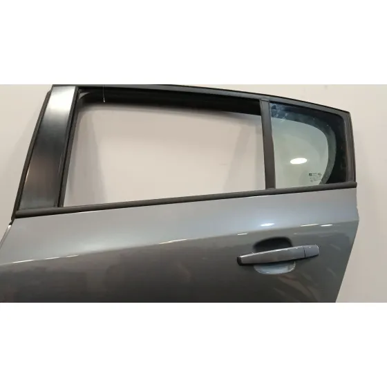 Puerta Trasera Izquierda para Chevrolet Cruze Hatchback (J305)