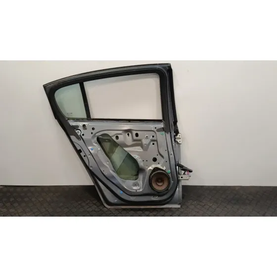 Puerta Trasera Izquierda para Chevrolet Cruze Hatchback (J305)
