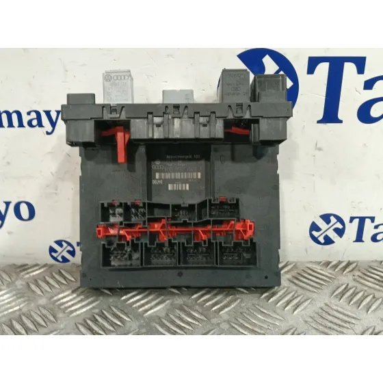 Caja Reles / Fusibles para Volkswagen Golf V (1K1)