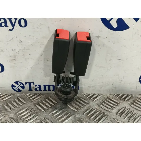 Enganche Cinturon Trasero Derecho para Ford Kuga I