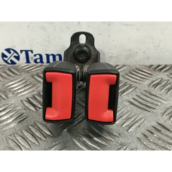 Enganche Cinturon Trasero Derecho para Ford Kuga I