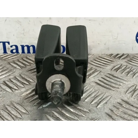 Enganche Cinturon Trasero Derecho para Ford Kuga I