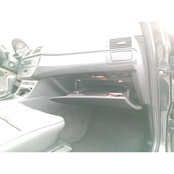 Guantera para Bmw X3 (E83)