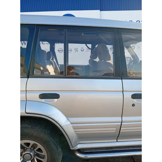 Puerta Trasera Derecha para Mitsubishi Montero Canvas Top (V2_C, V4_C)