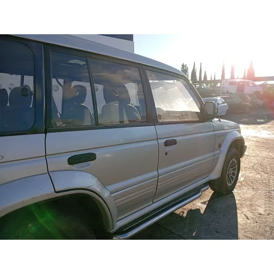 Puerta Trasera Derecha para Mitsubishi Montero Canvas Top (V2_C, V4_C)