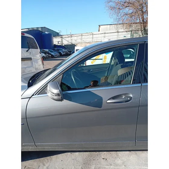 Puerta Delantera Izquierda para Mercedes-Benz Clase C (W204)