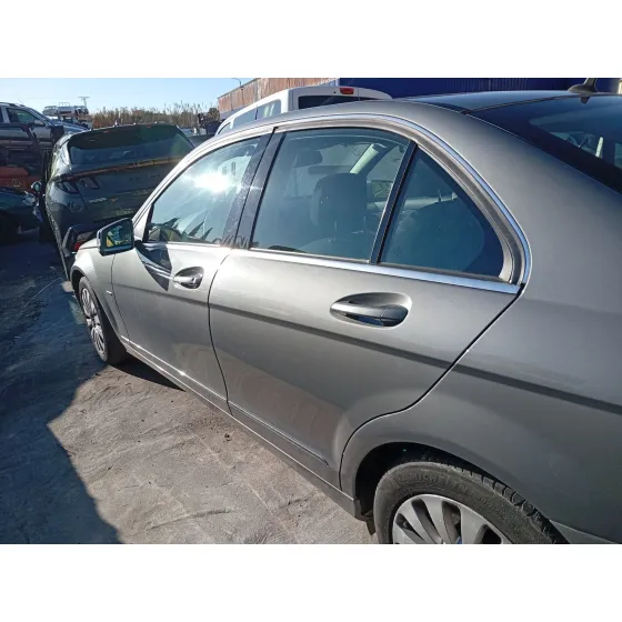 Puerta Trasera Izquierda para Mercedes-Benz Clase C (W204)