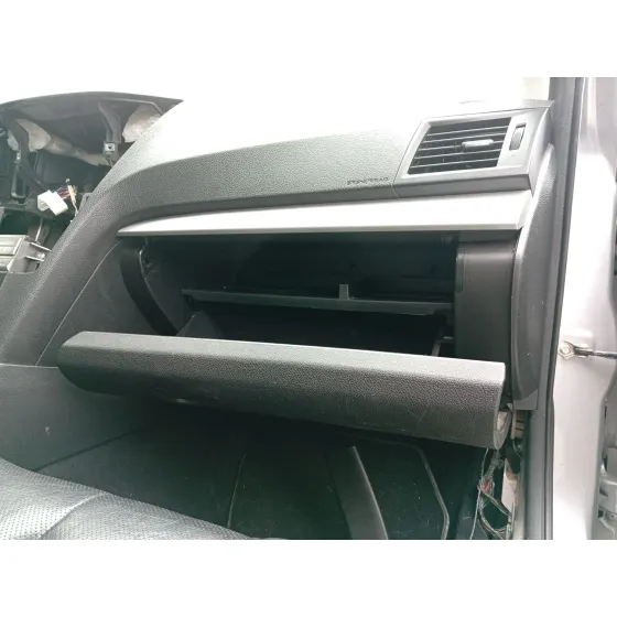Guantera para Subaru Legacy V (Bm)