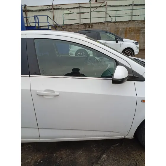Puerta Delantera Derecha para Chevrolet Aveo Hatchback (T300)