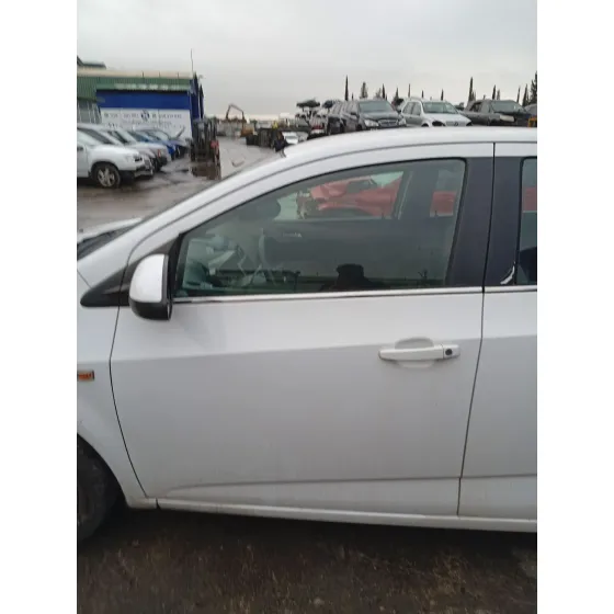 Puerta Delantera Izquierda para Chevrolet Aveo Hatchback (T300)