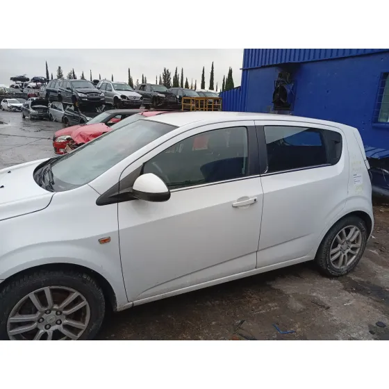 Puerta Delantera Izquierda para Chevrolet Aveo Hatchback (T300)